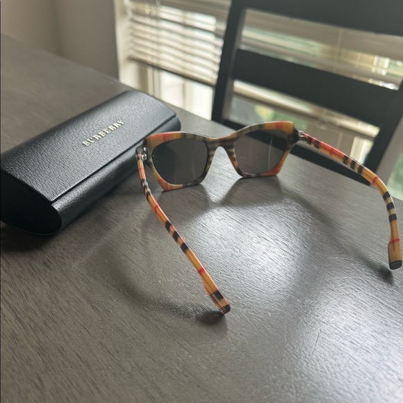 Gently used authentic Burberry sunglasses - Picture 4 of 4